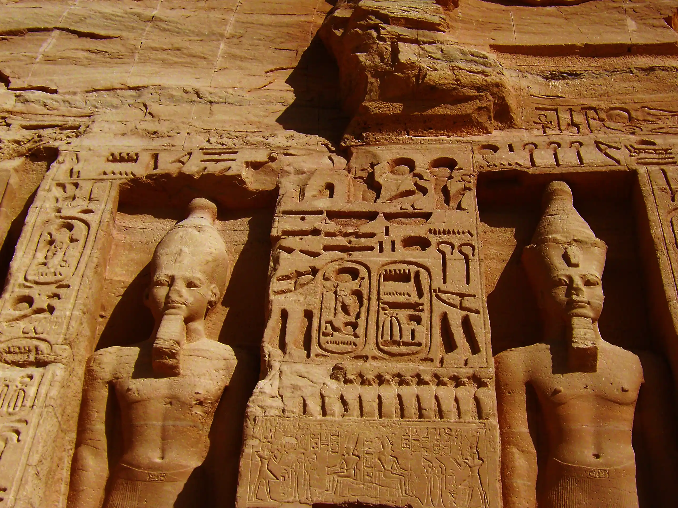 Aswan Travel Guide: Nubian Colours, Philae, and the Nile at its Southern Bend